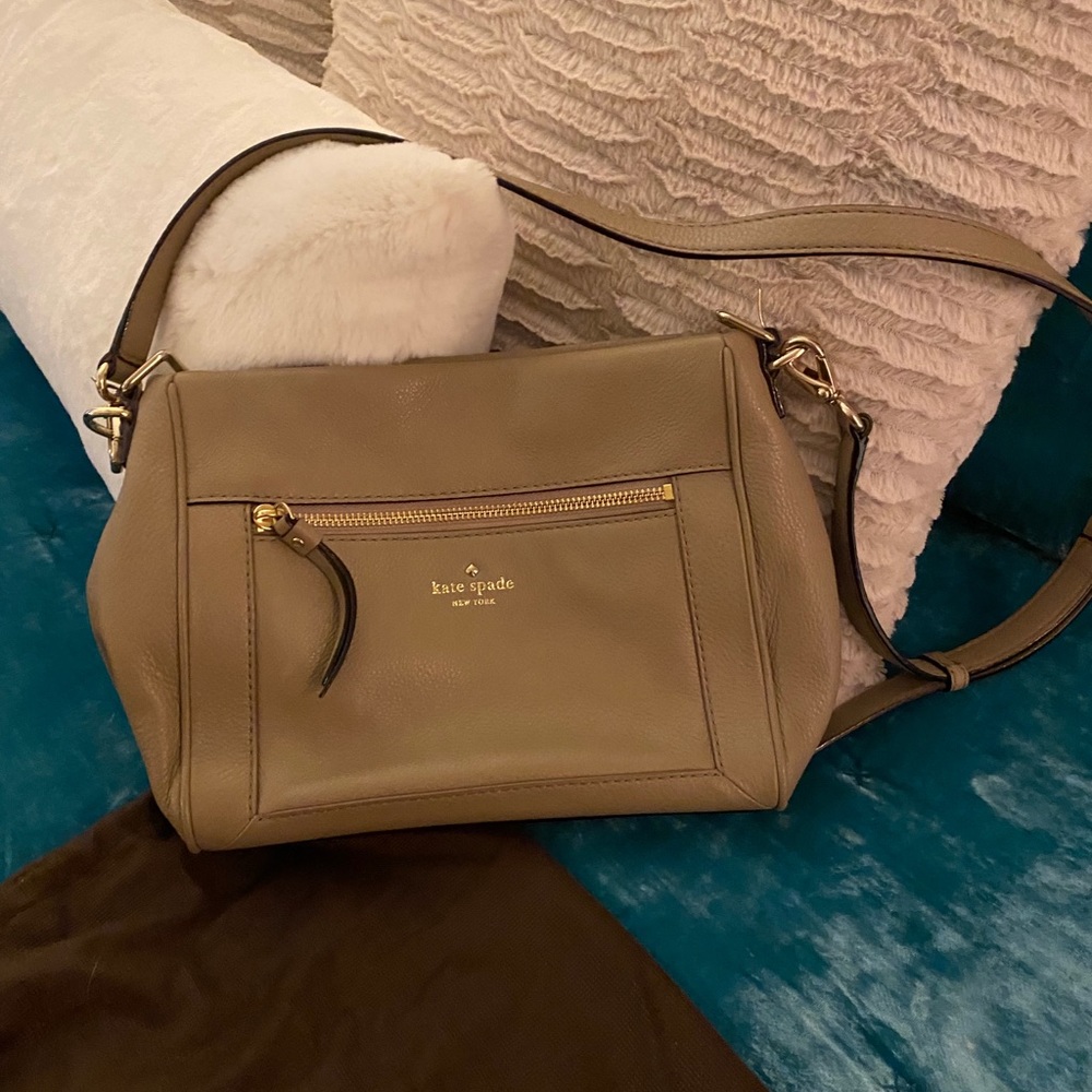 Crossbody bag. Removal strap.